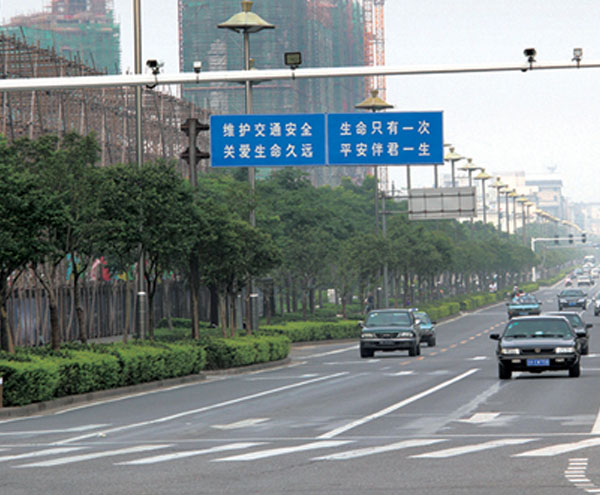 再點(diǎn)60套路燈，照亮鄭州百姓夜晚回家路
